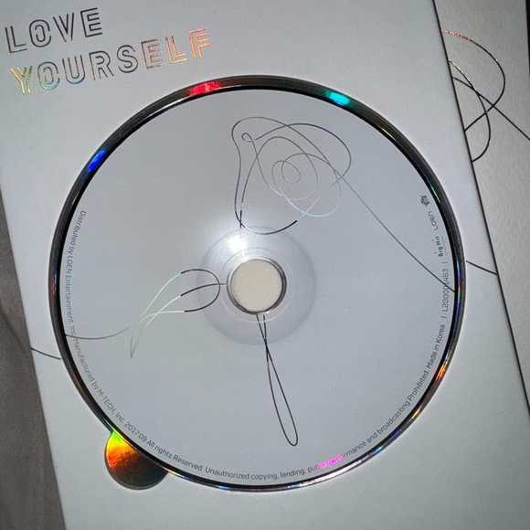 BTS Love Yourself: Her - Picture 4 of 5